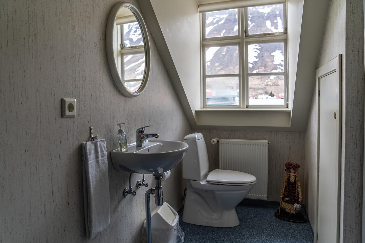 Ísafjörður Guesthouse Gamla מראה חיצוני תמונה