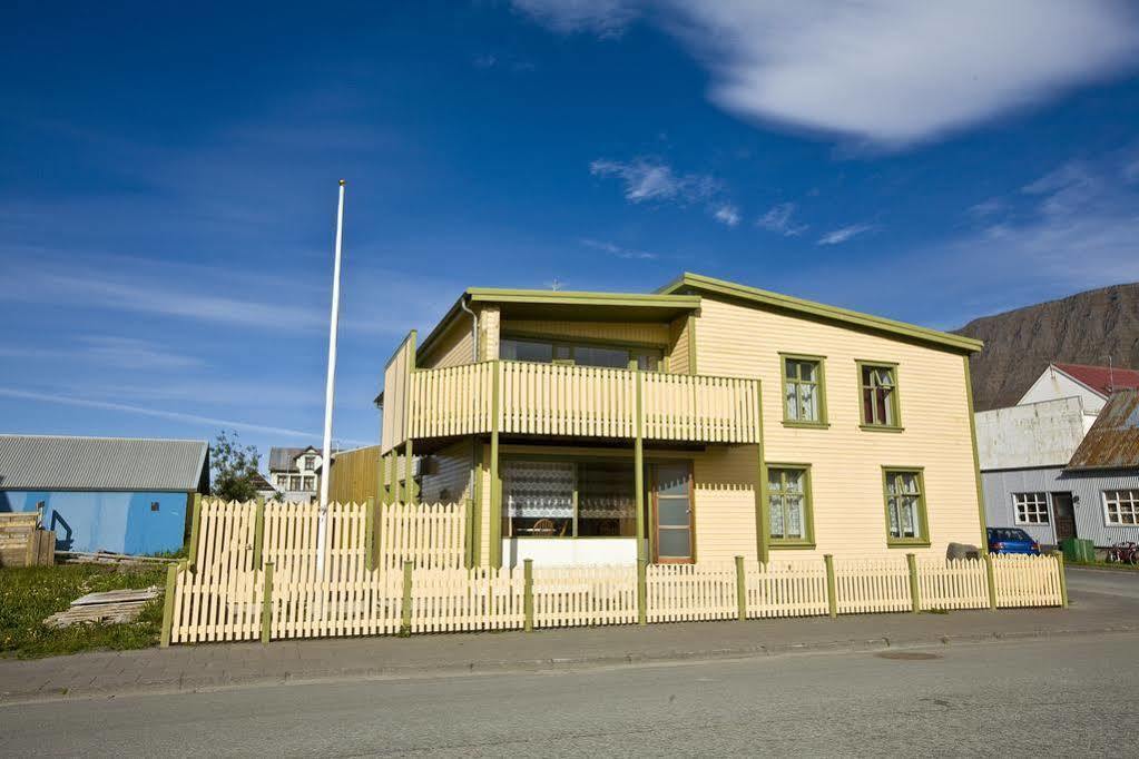 Ísafjörður Guesthouse Gamla מראה חיצוני תמונה